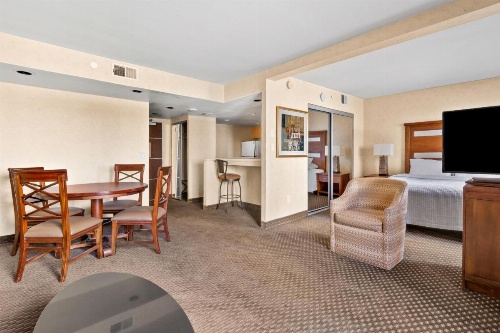The Carriage House image 28