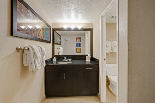The Carriage House image 40